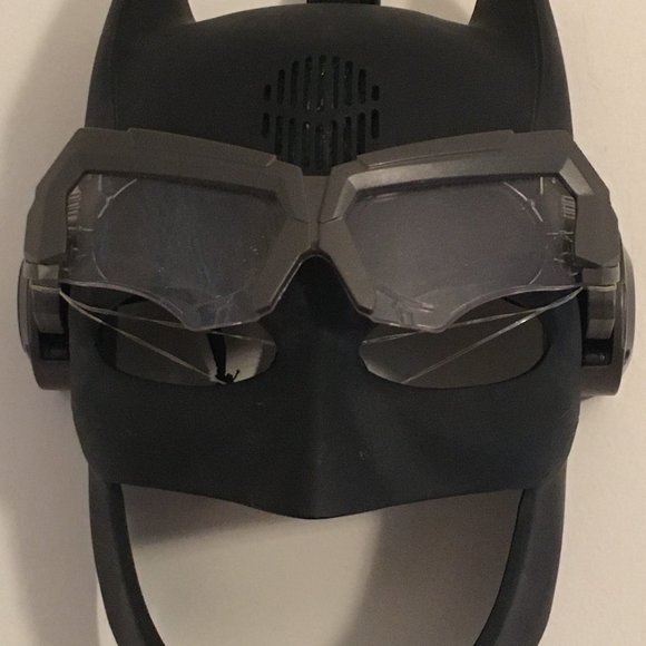 BATMAN, Voice Changing Mask with Over 15 Sounds, for Kids Aged 4 and Up - Picture 2 of 3